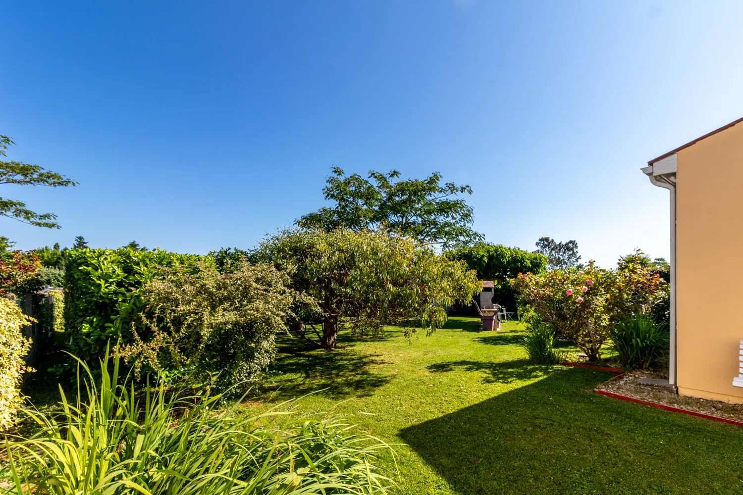 Maison de plain-pied à Chaniers avec jardin, 3 chambres, garage et terrasse 