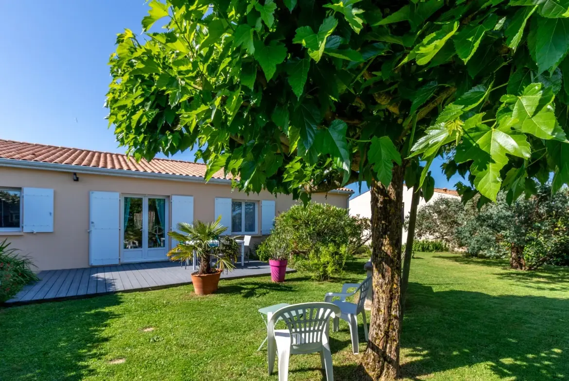 Maison de plain-pied à Chaniers avec jardin, 3 chambres, garage et terrasse 