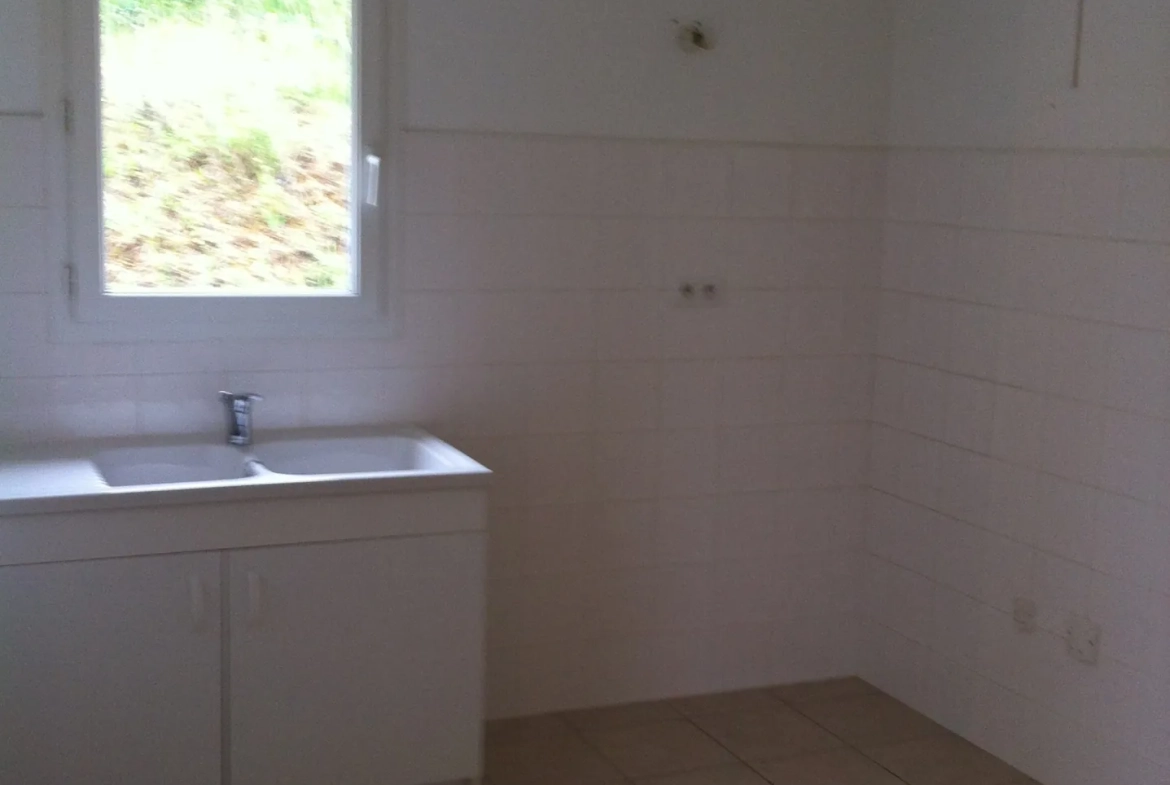 Maison jumelée à Branne de 83 m² avec jardin et 3 chambres 