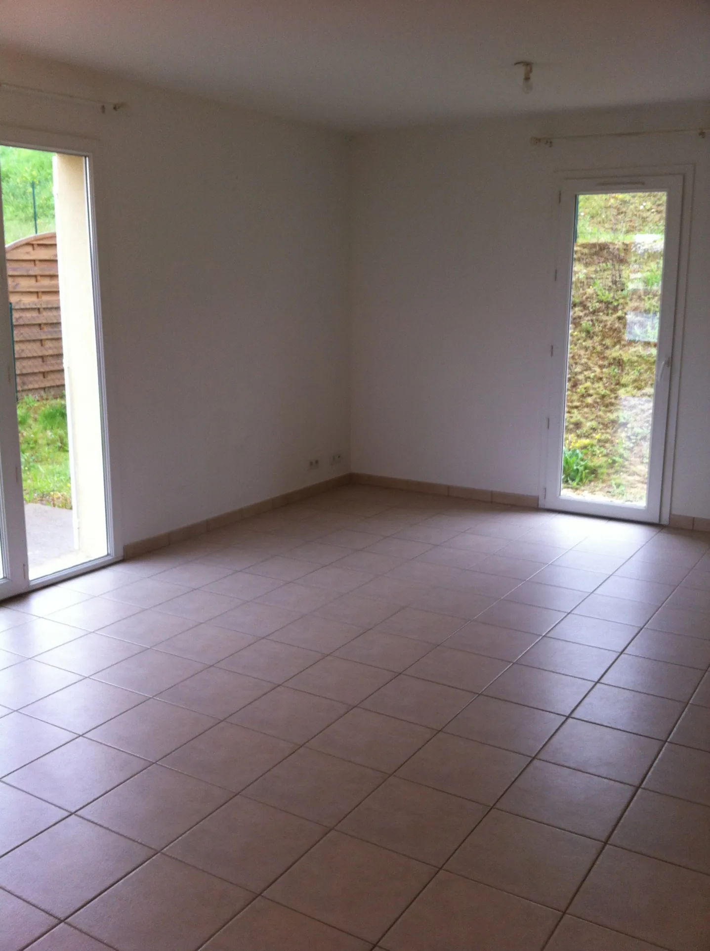 Maison jumelée à Branne de 83 m² avec jardin et 3 chambres 