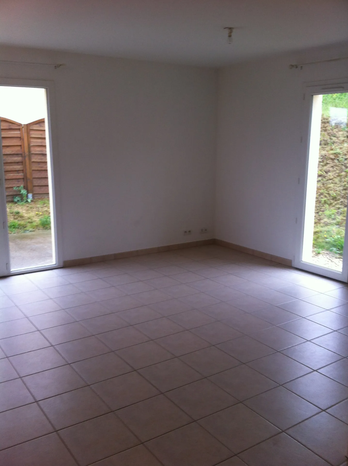 Maison jumelée à Branne de 83 m² avec jardin et 3 chambres 