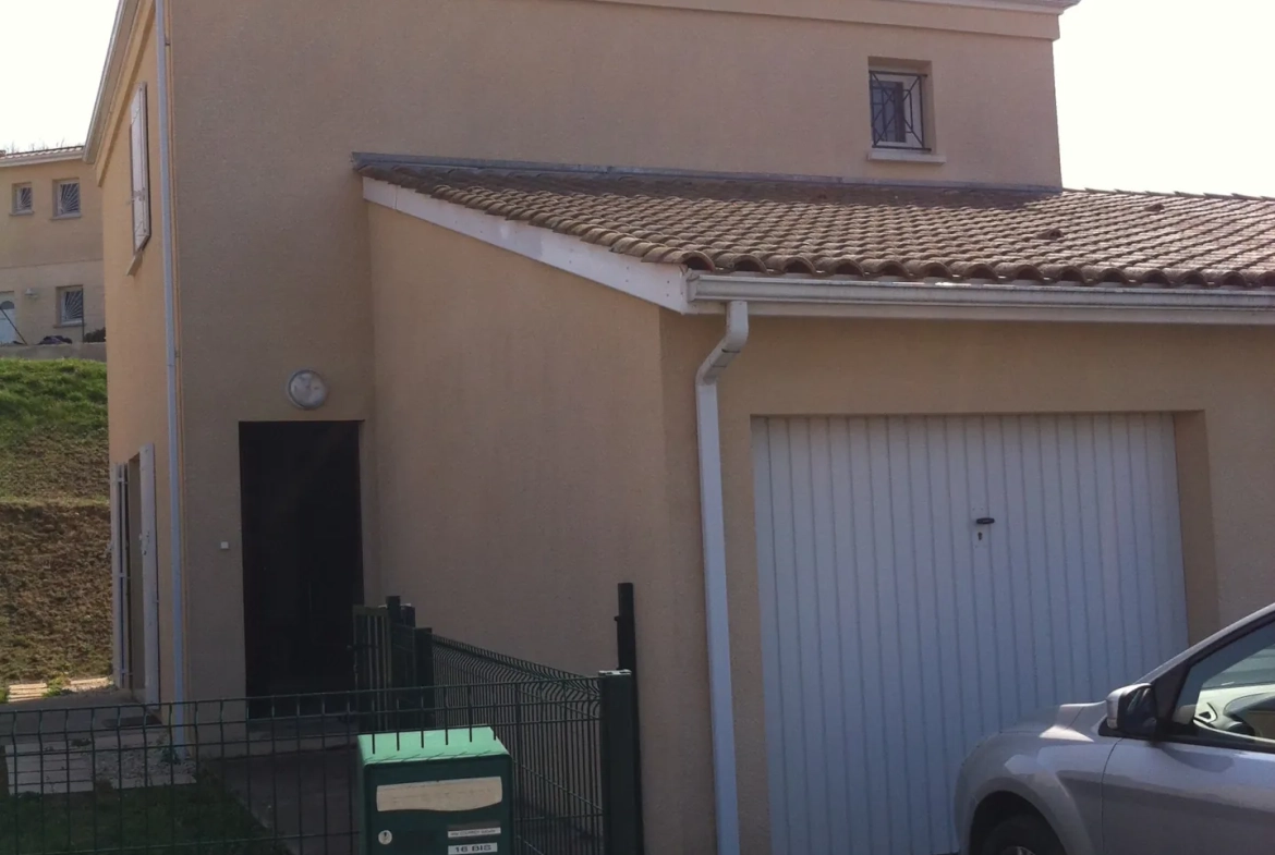 Maison jumelée à Branne de 83 m² avec jardin et 3 chambres 