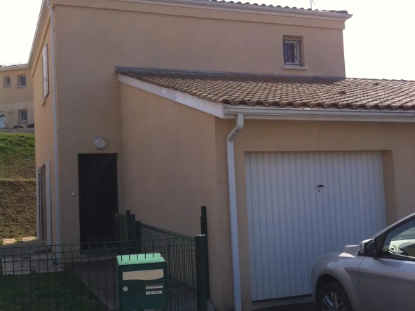 Maison jumelée à Branne de 83 m² avec jardin et 3 chambres