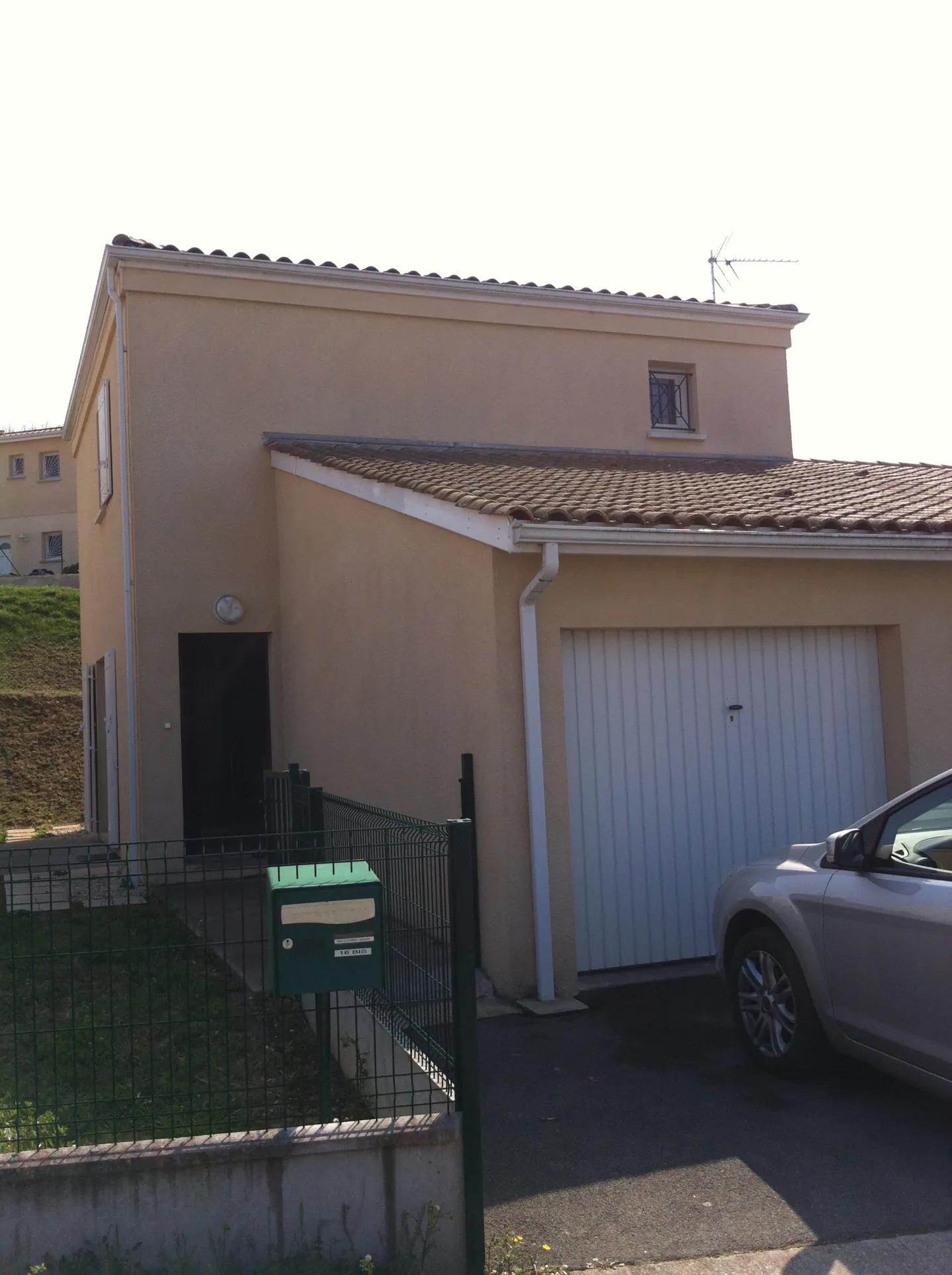 Maison jumelée à Branne de 83 m² avec jardin et 3 chambres 