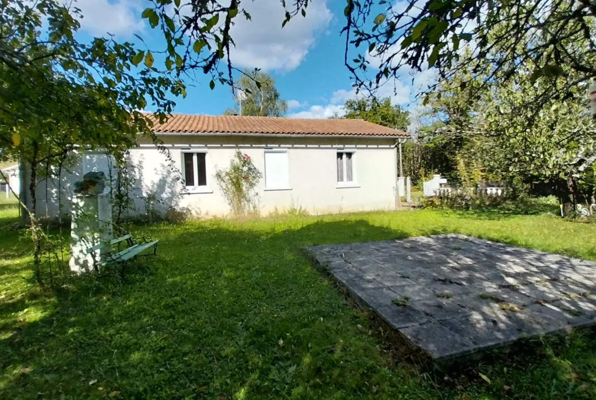 Maison de plain-pied avec 4 chambres, garage et jardin à Ribérac 