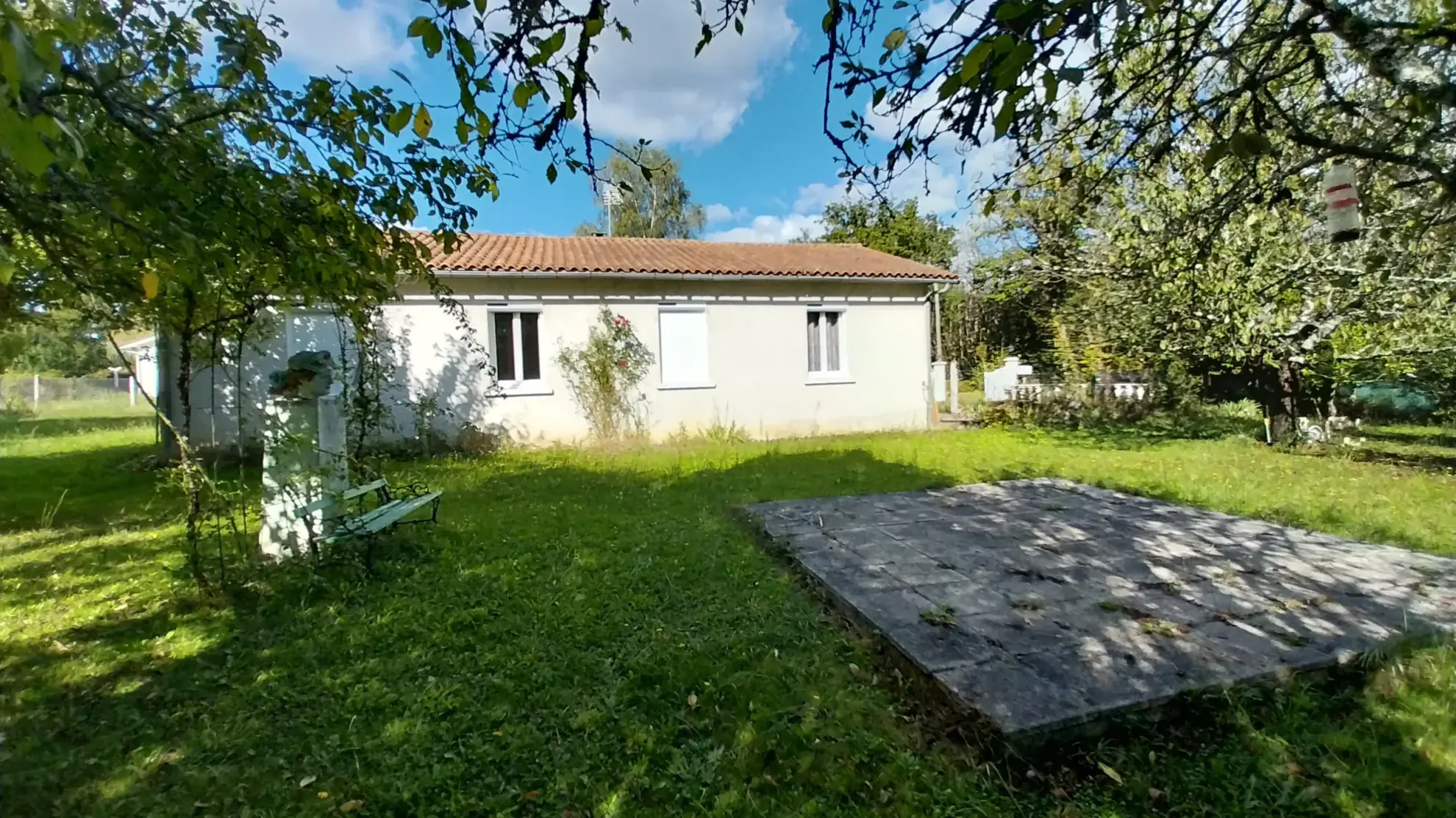 Maison de plain-pied avec 4 chambres, garage et jardin à Ribérac 