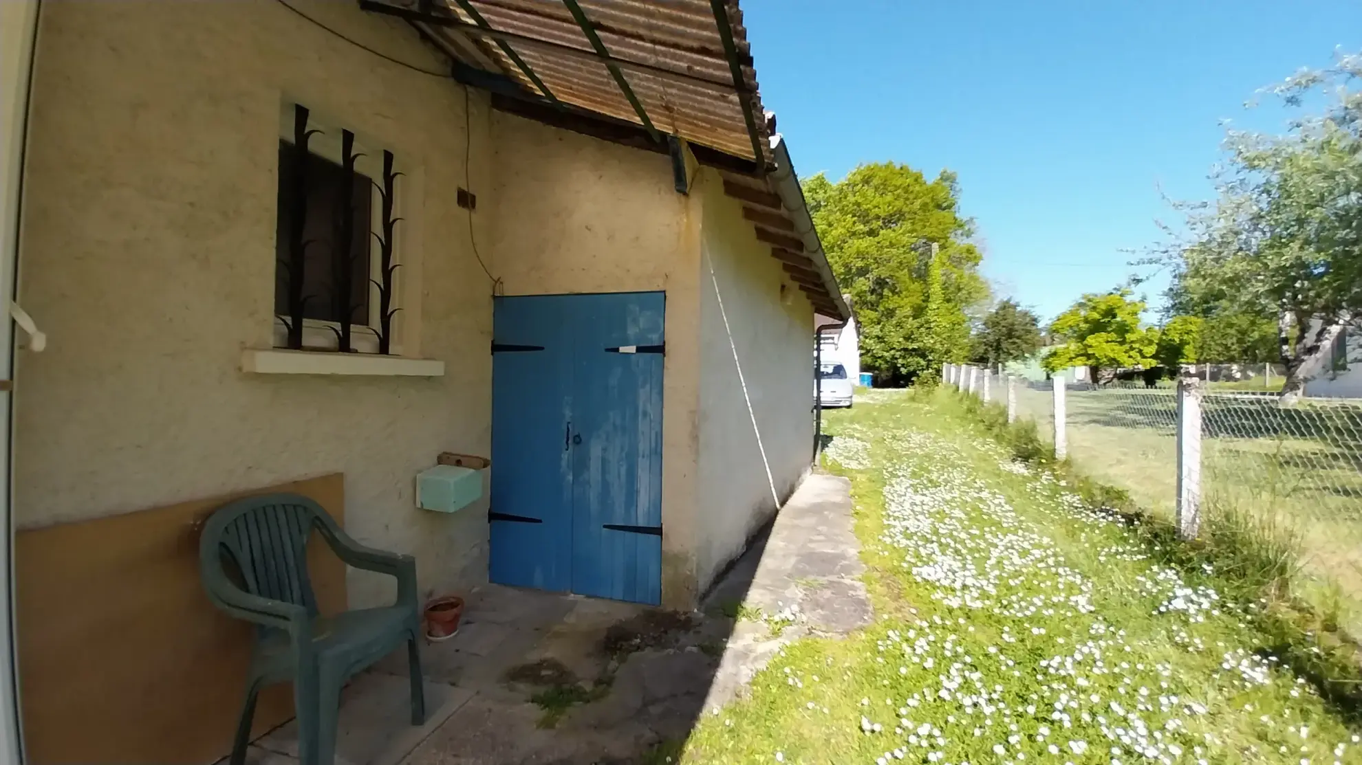 Maison de plain-pied avec 4 chambres, garage et jardin à Ribérac 