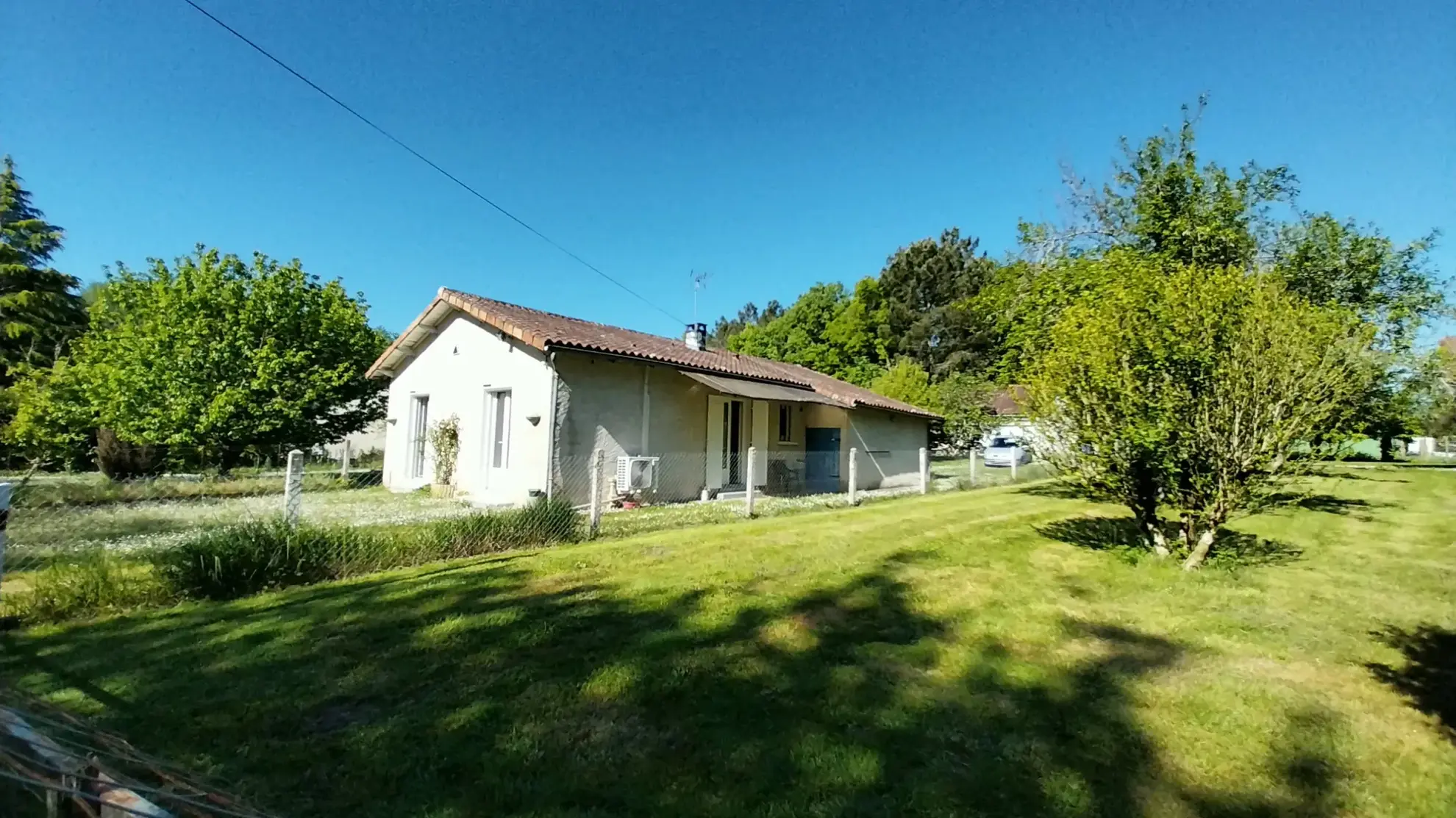 Maison de plain-pied avec 4 chambres, garage et jardin à Ribérac 