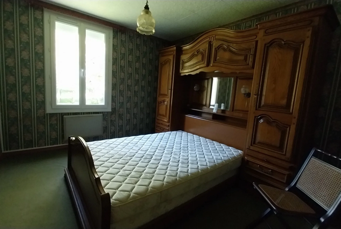 Maison de plain-pied avec 4 chambres, garage et jardin à Ribérac 