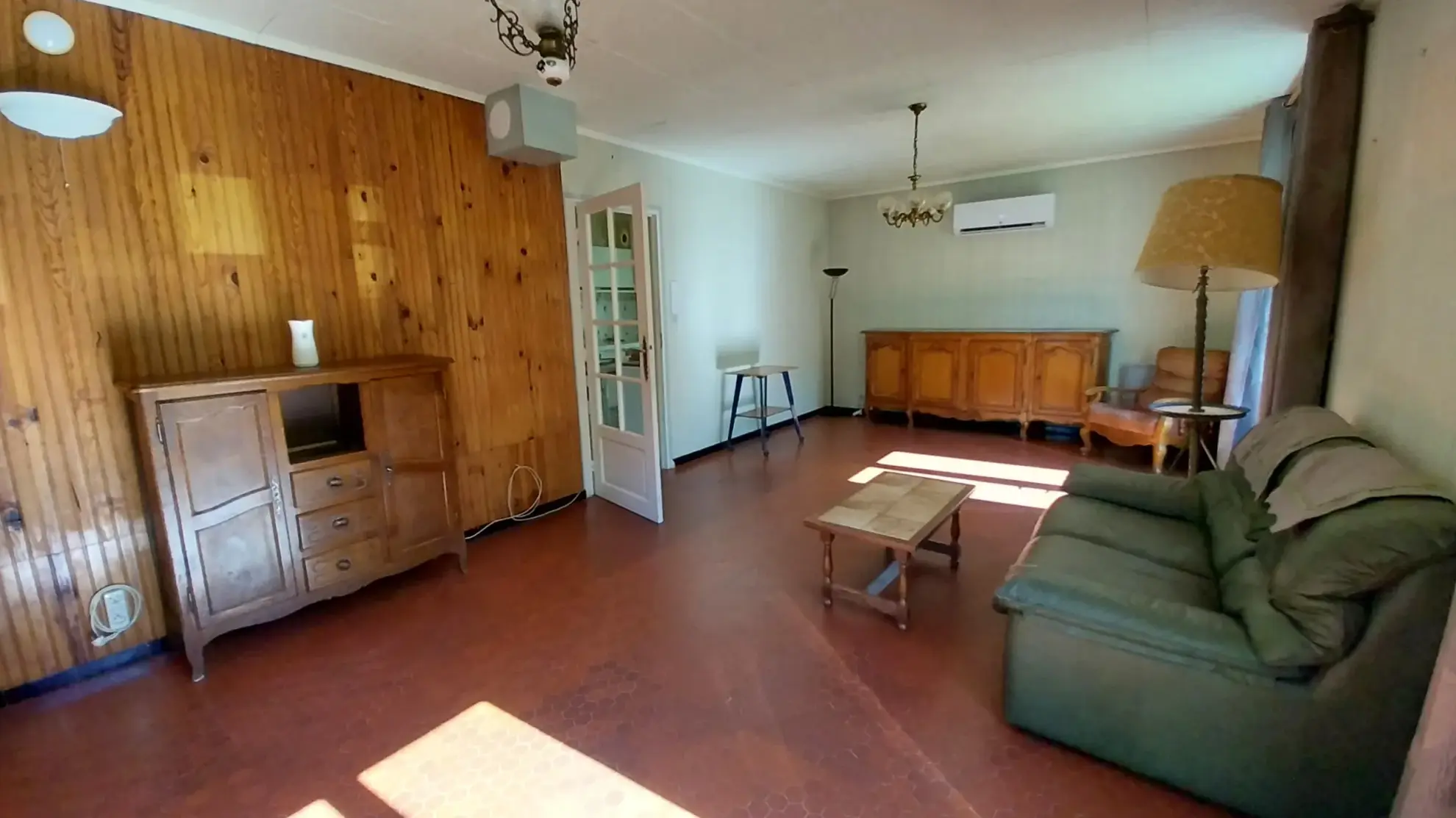 Maison de plain-pied avec 4 chambres, garage et jardin à Ribérac 