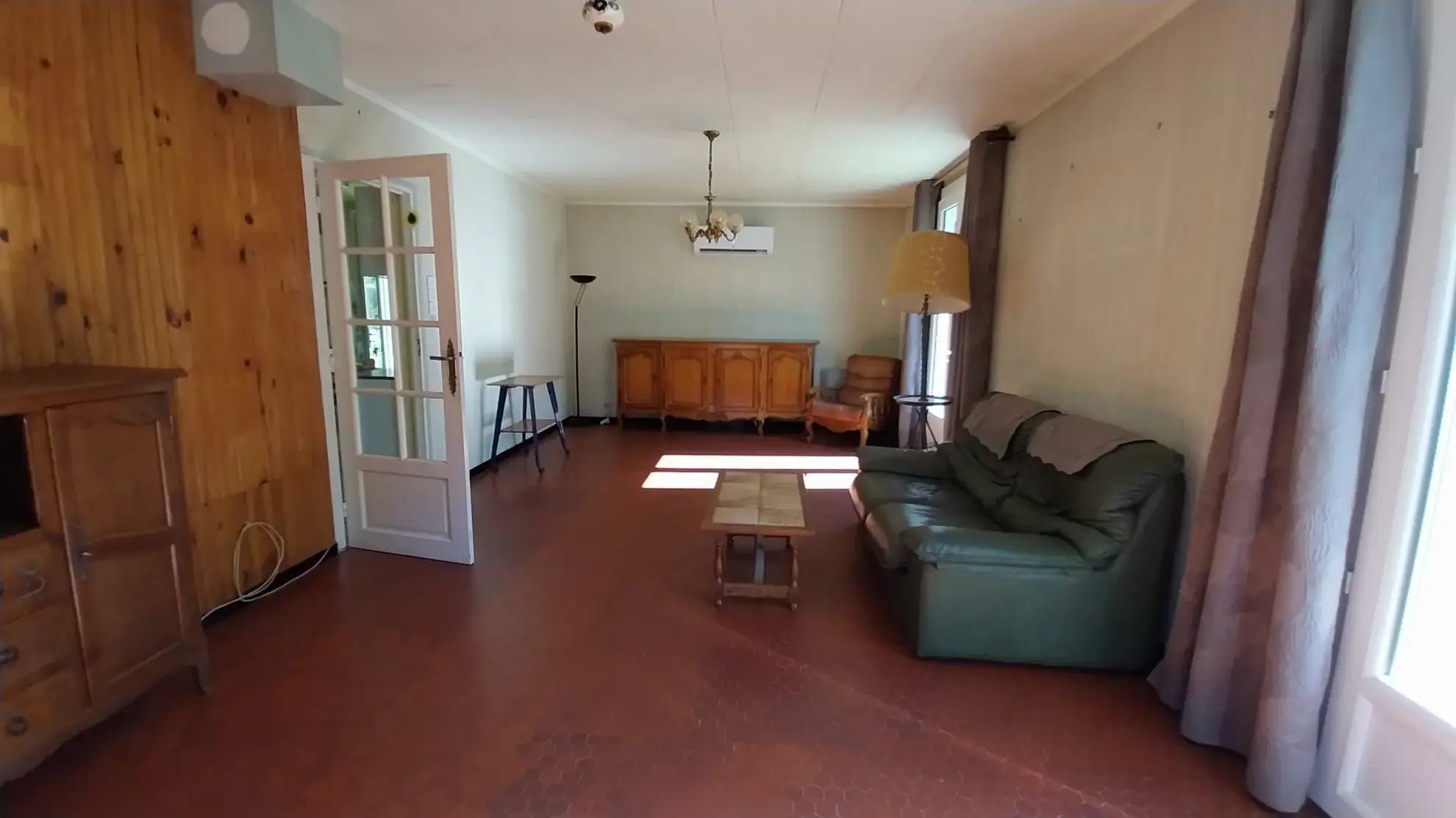 Maison de plain-pied avec 4 chambres, garage et jardin à Ribérac 