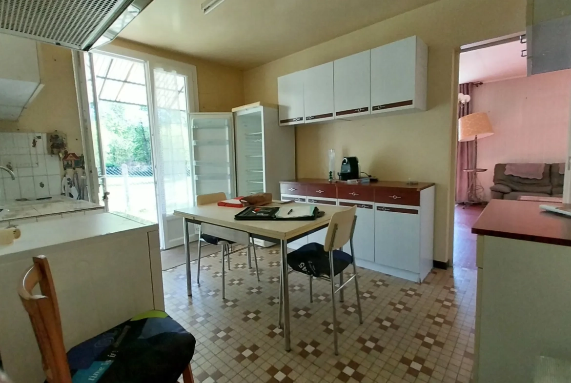 Maison de plain-pied avec 4 chambres, garage et jardin à Ribérac 