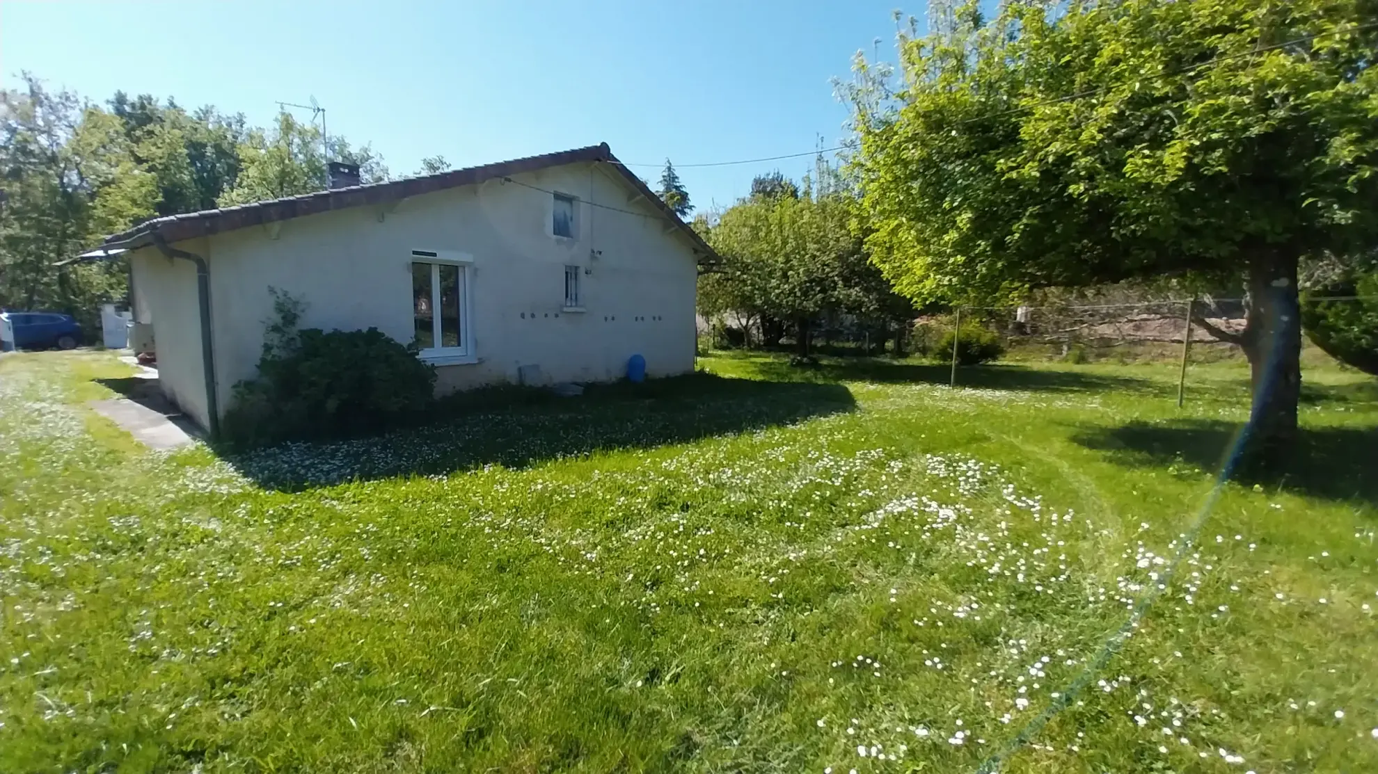 Maison de plain-pied avec 4 chambres, garage et jardin à Ribérac 