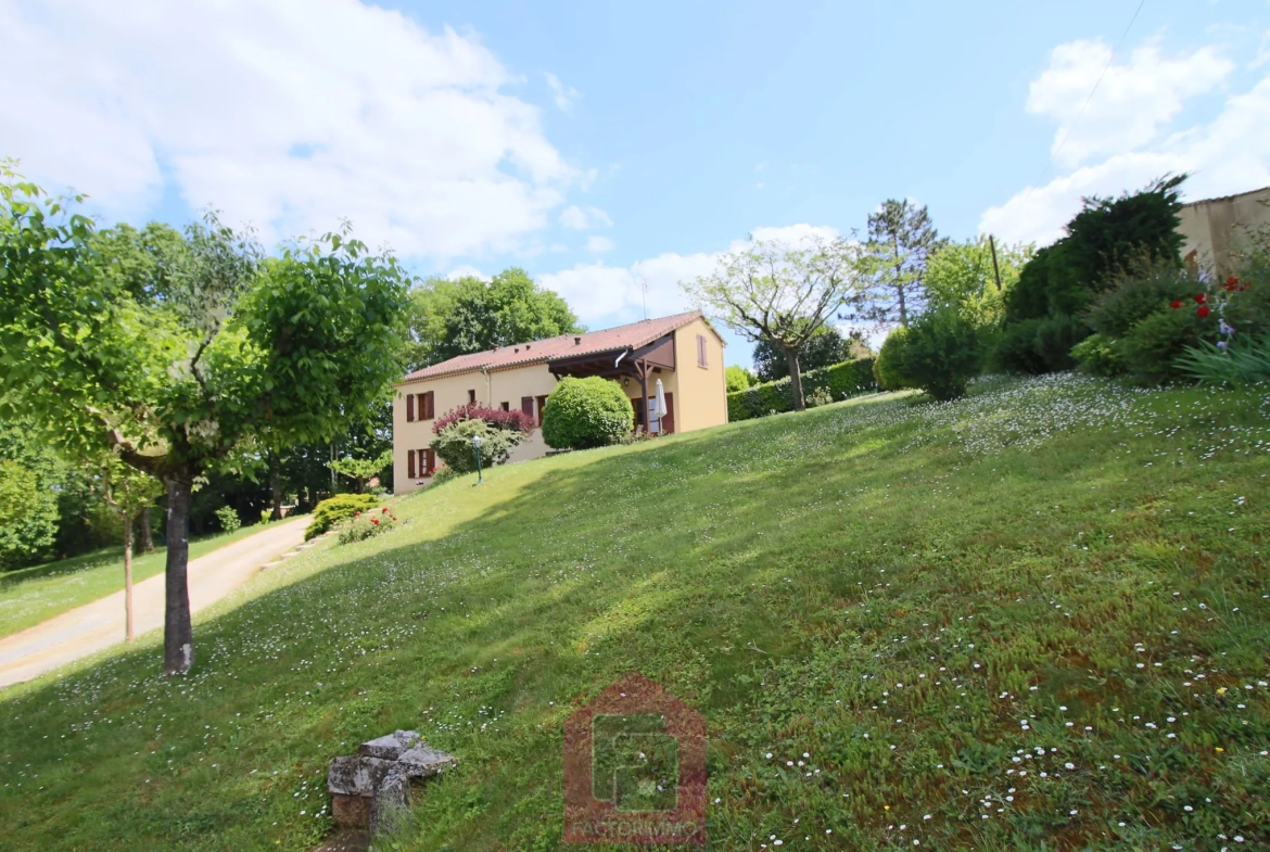 Belle maison d'architecte avec vue imprenable sur Puy l'évêque 