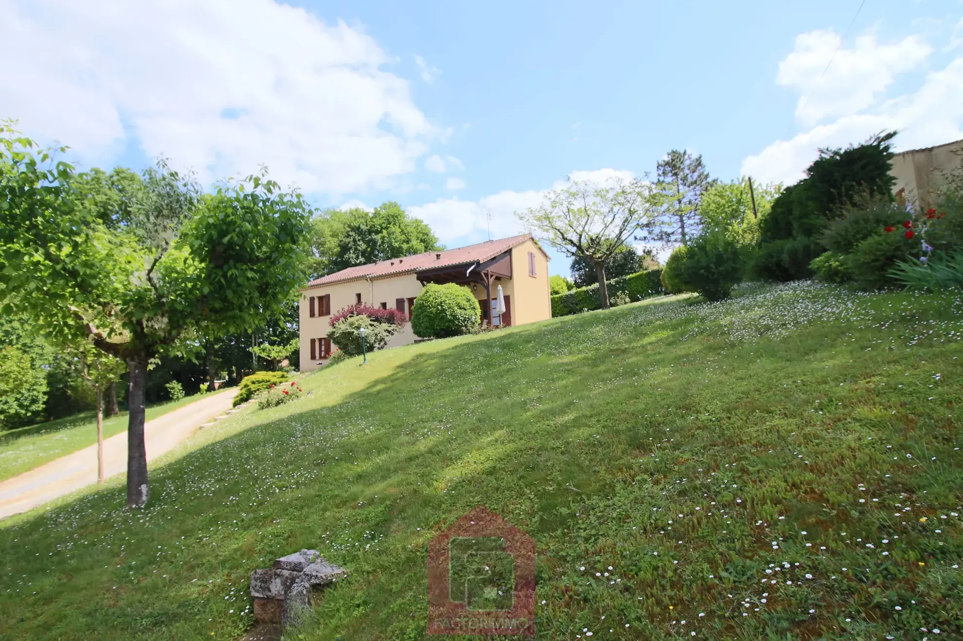 Belle maison d'architecte avec vue imprenable sur Puy l'évêque 
