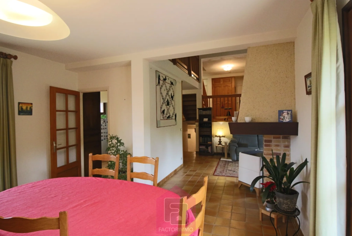 Belle maison d'architecte avec vue imprenable sur Puy l'évêque 