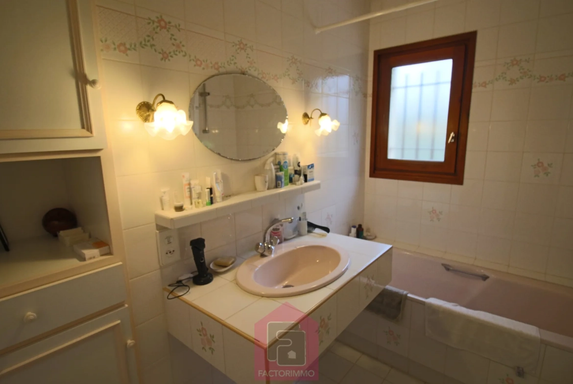 Belle maison d'architecte avec vue imprenable sur Puy l'évêque 