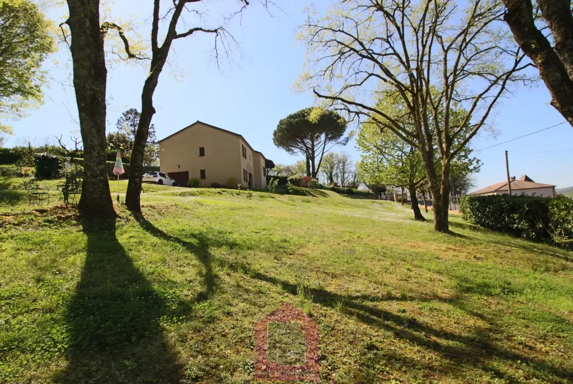 Belle maison d'architecte avec vue imprenable sur Puy l'évêque 