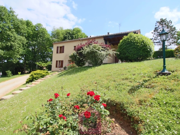 Belle maison d'architecte avec vue imprenable sur Puy l'évêque