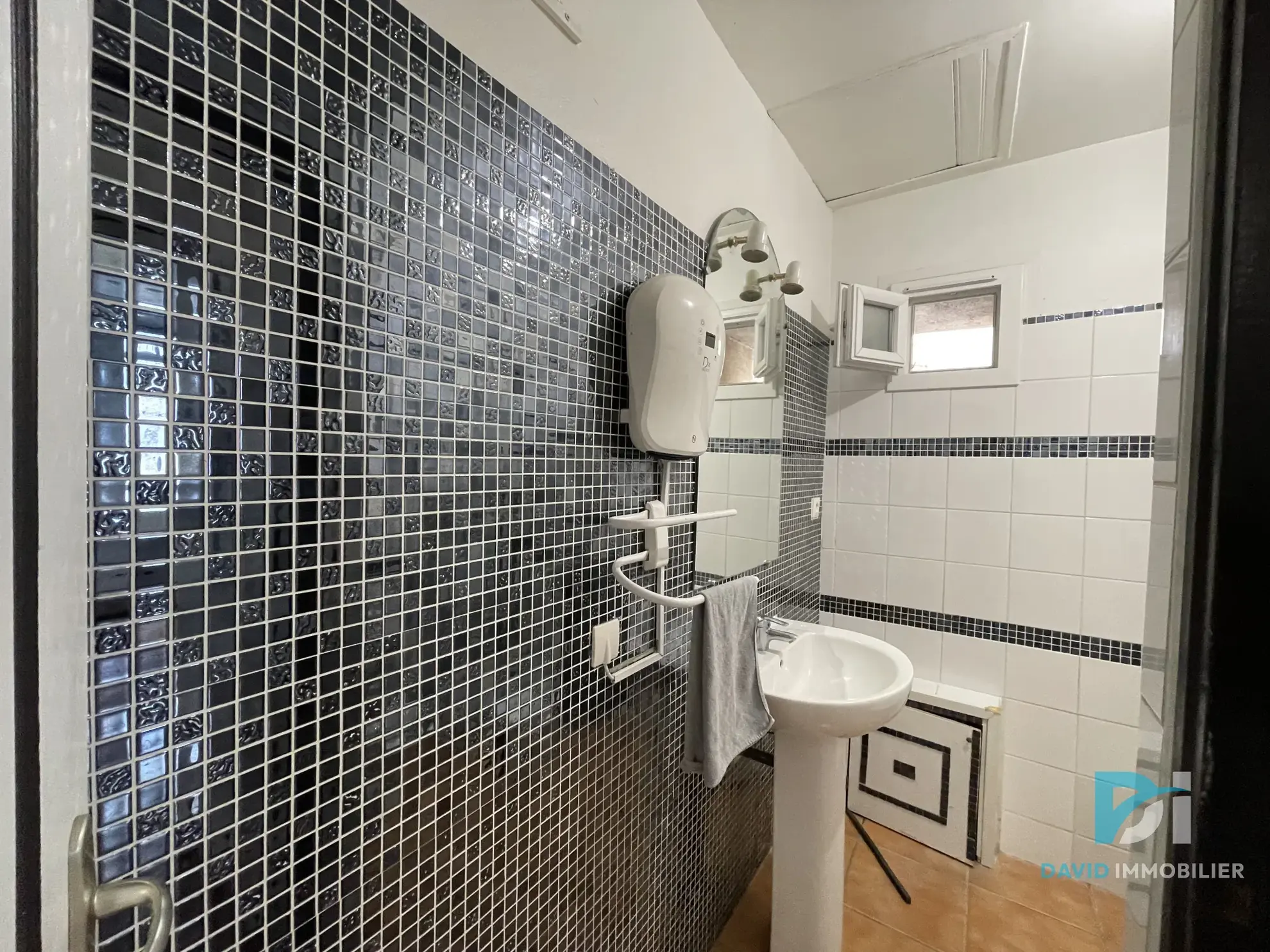 Appartement T3 rénové de 65 m² en rez-de-chaussée à Florensac 