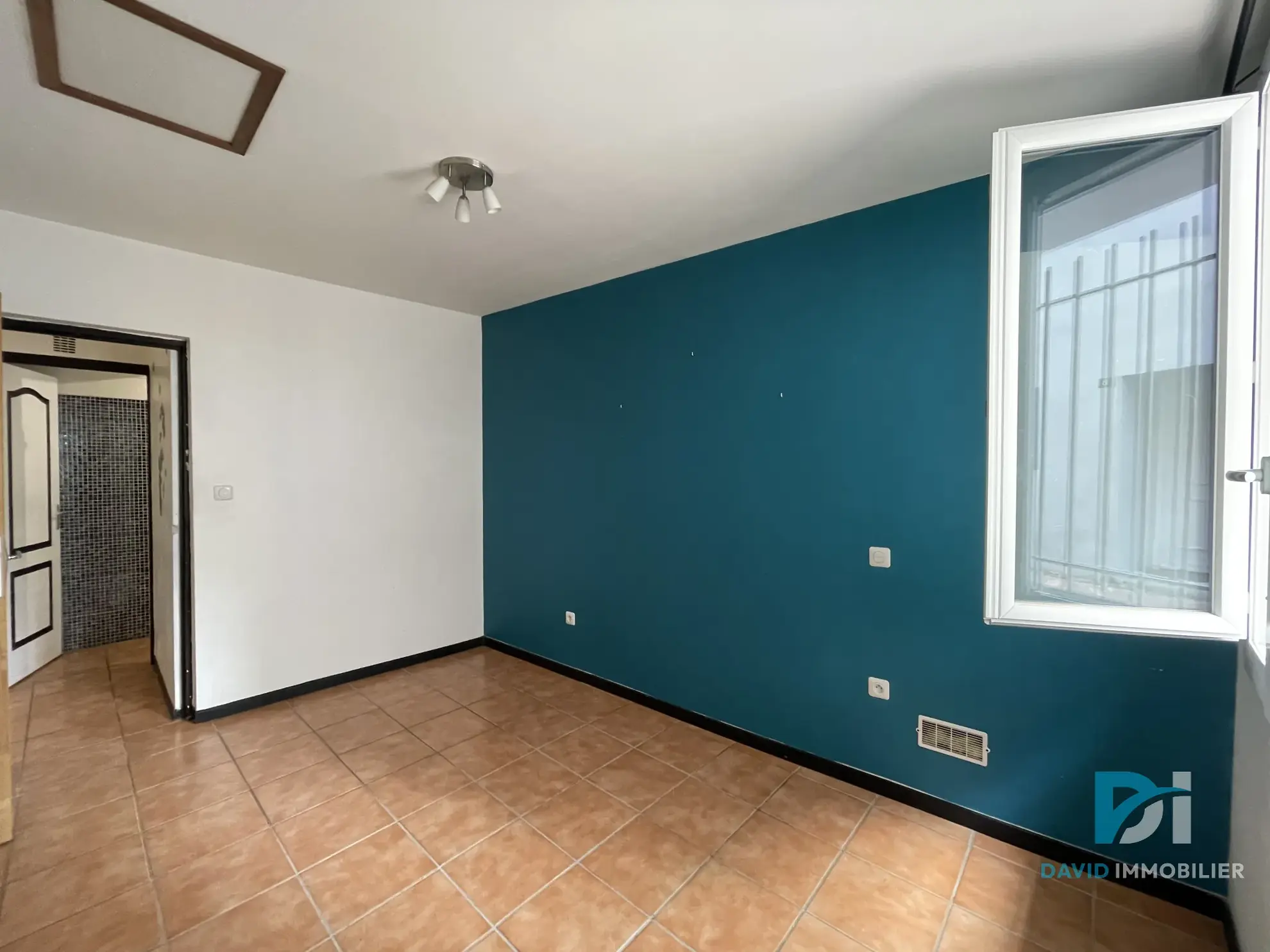 Appartement T3 rénové de 65 m² en rez-de-chaussée à Florensac 