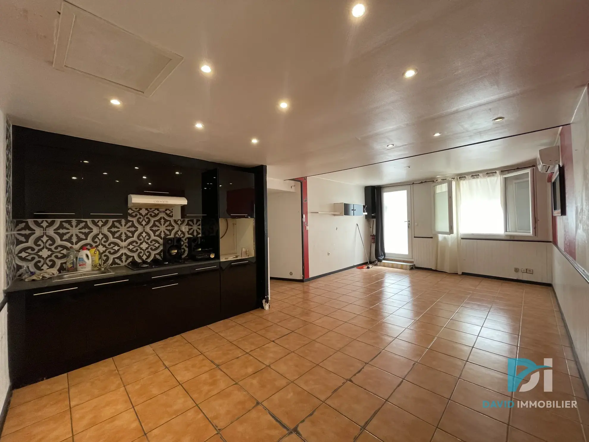 Appartement T3 rénové de 65 m² en rez-de-chaussée à Florensac 