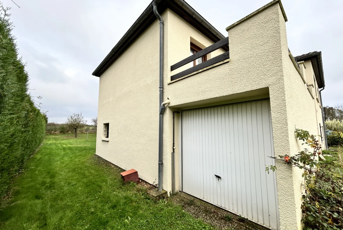 Maison lumineuse à vendre à Augny avec grand terrain et garage, proximité Metz 