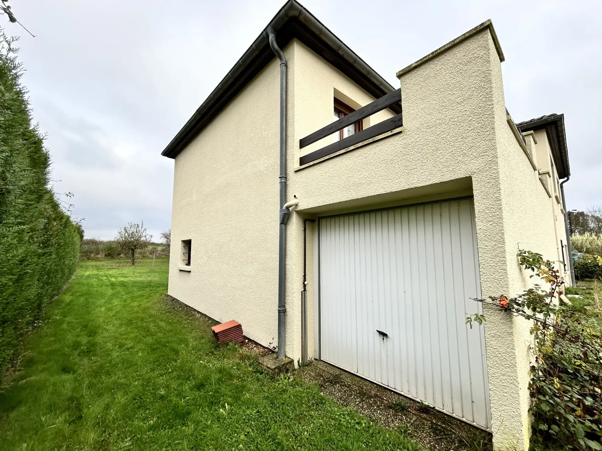 Maison lumineuse à vendre à Augny avec grand terrain et garage, proximité Metz 