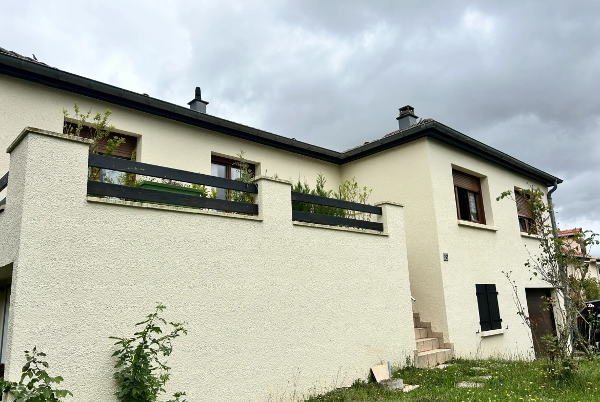 Maison lumineuse à vendre à Augny avec grand terrain et garage, proximité Metz 