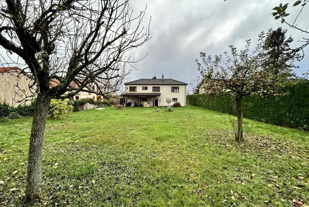 Maison lumineuse à vendre à Augny avec grand terrain et garage, proximité Metz 