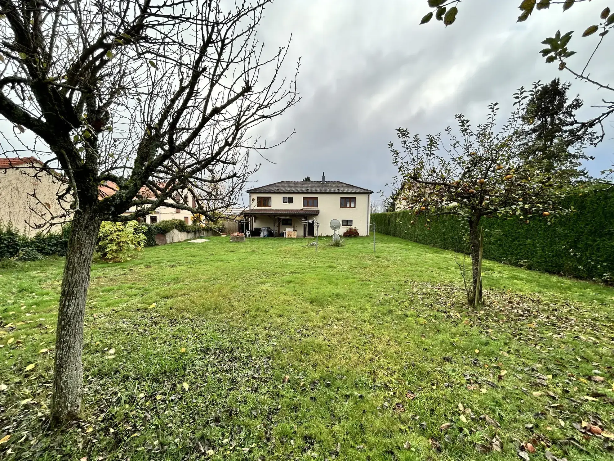 Maison lumineuse à vendre à Augny avec grand terrain et garage, proximité Metz 