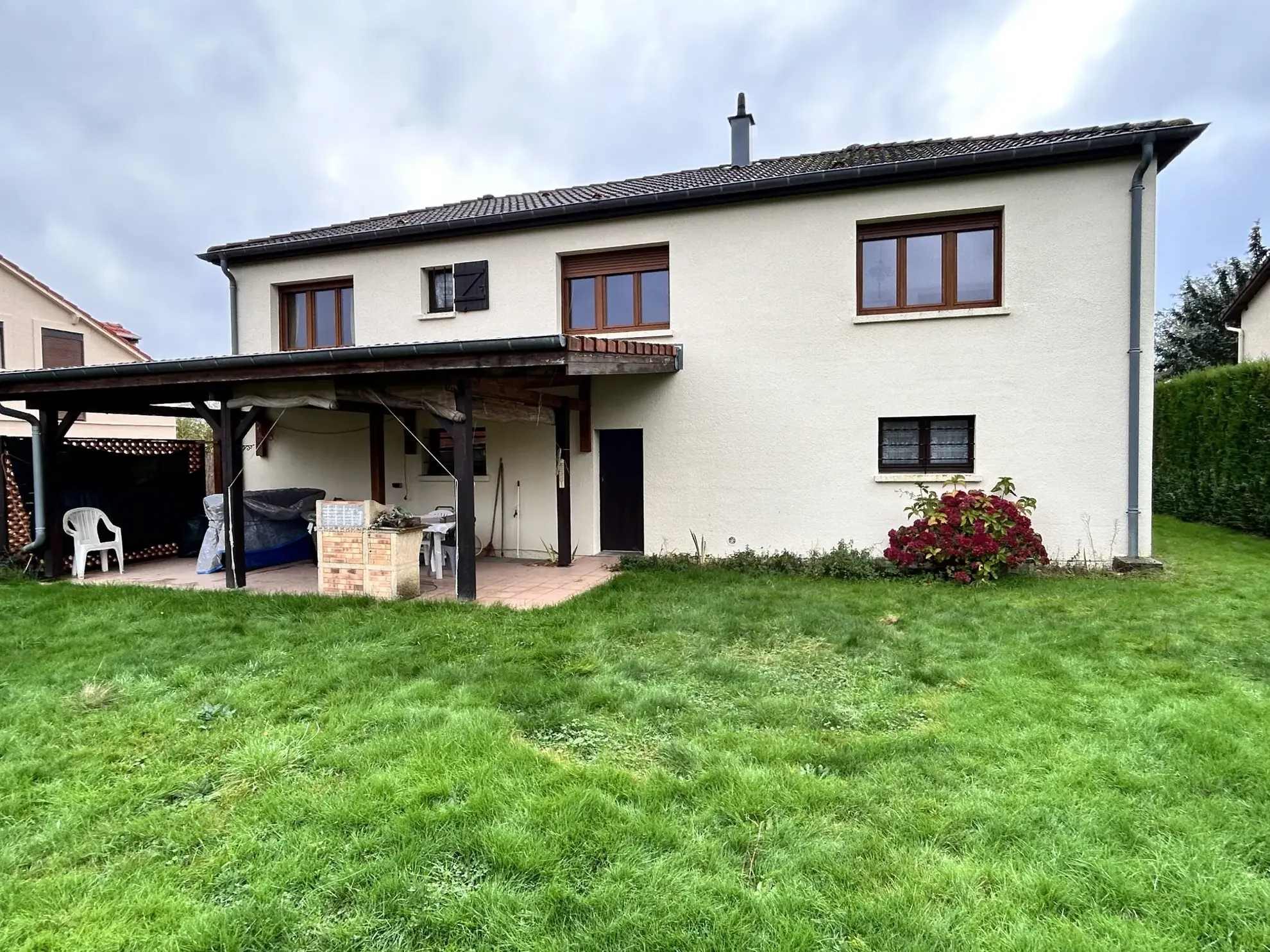 Maison lumineuse à vendre à Augny avec grand terrain et garage, proximité Metz 