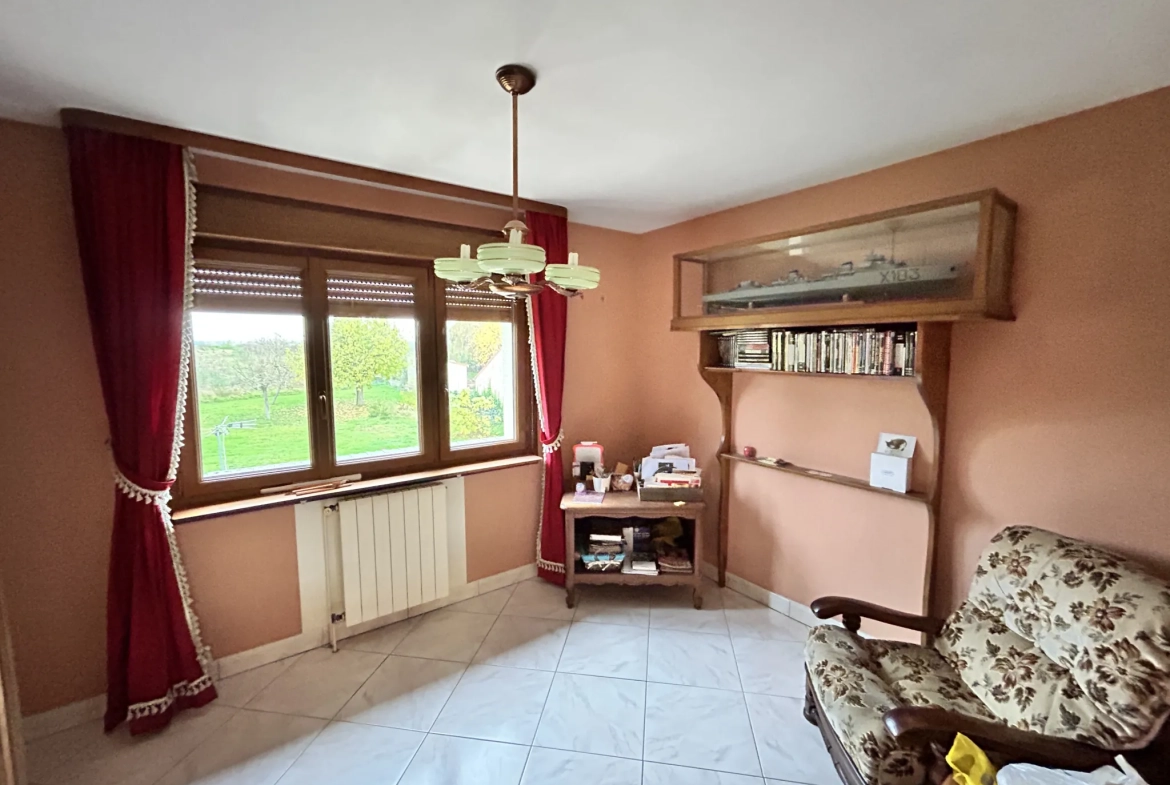 Maison lumineuse à vendre à Augny avec grand terrain et garage, proximité Metz 
