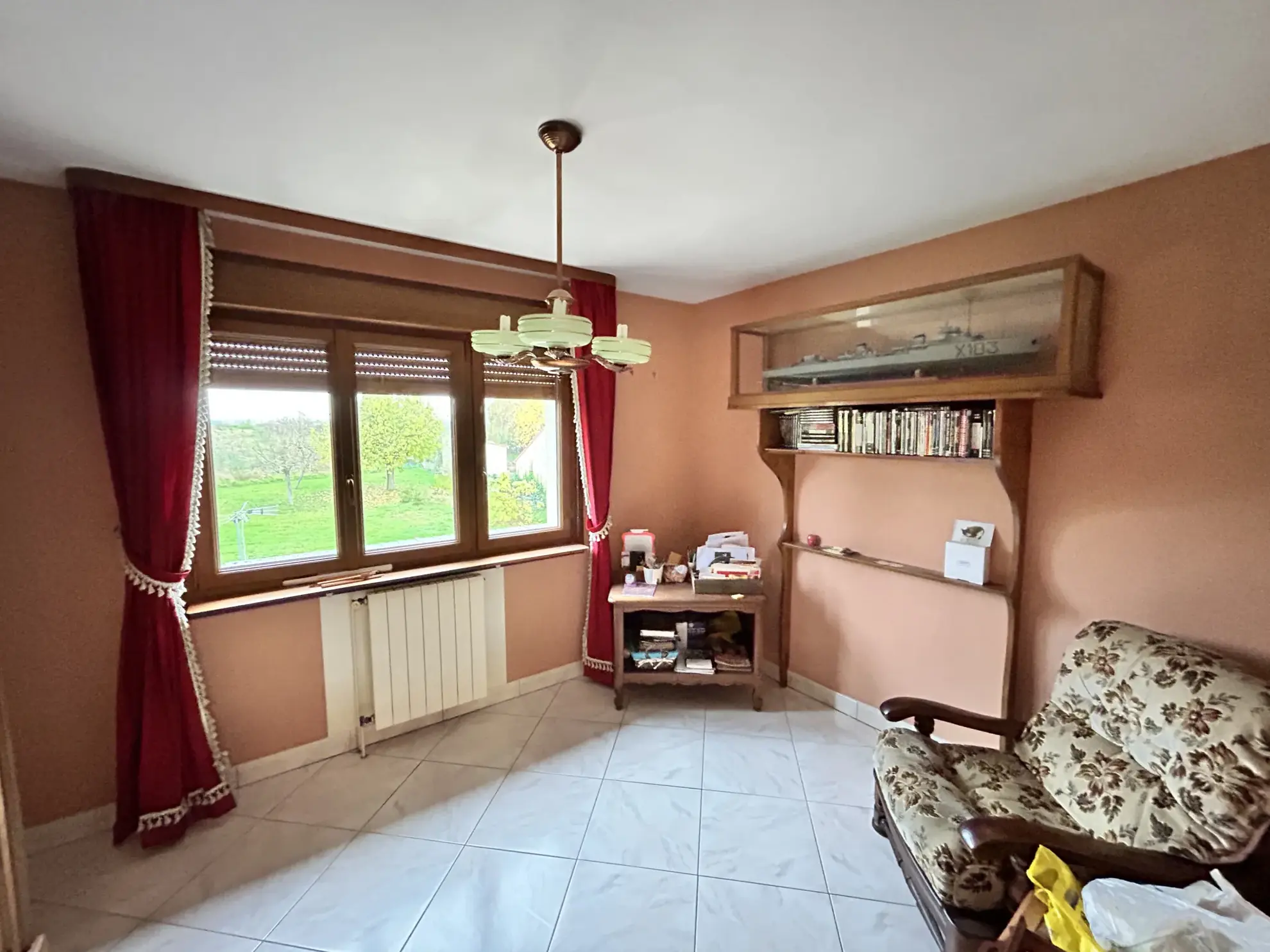 Maison lumineuse à vendre à Augny avec grand terrain et garage, proximité Metz 