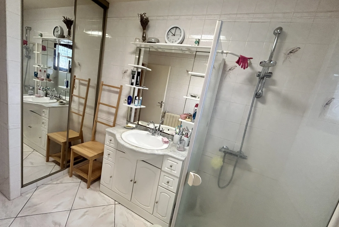 Maison lumineuse à vendre à Augny avec grand terrain et garage, proximité Metz 