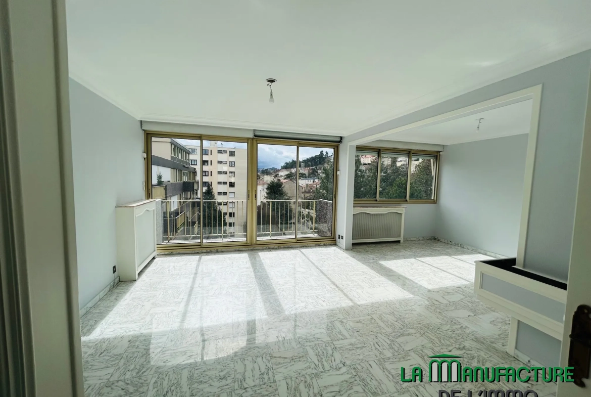 Appartement T3/T4 rénové avec balcon et cave à Saint-Étienne, secteur Carnot 