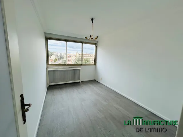 Appartement T3/T4 rénové avec balcon et cave à Saint-Étienne, secteur Carnot 