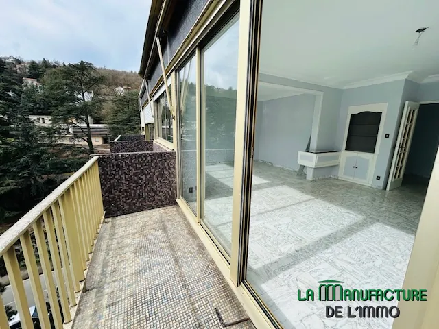 Appartement T3/T4 rénové avec balcon et cave à Saint-Étienne, secteur Carnot 