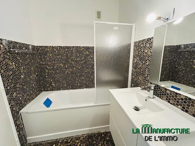 Appartement T3/T4 rénové avec balcon et cave à Saint-Étienne, secteur Carnot 