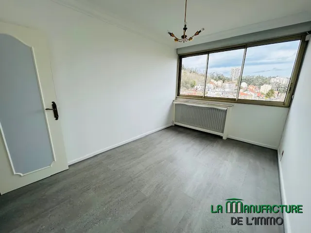 Appartement T3/T4 rénové avec balcon et cave à Saint-Étienne, secteur Carnot 