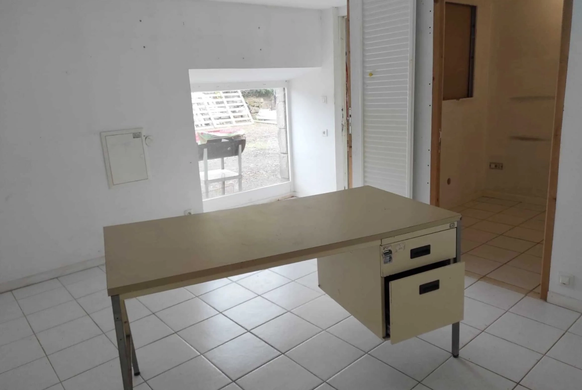 Maison familiale de 135 m² avec grange à Heloup, Normandie 