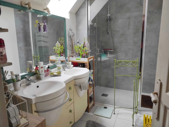 Maison familiale de 135 m² avec grange à Heloup, Normandie 