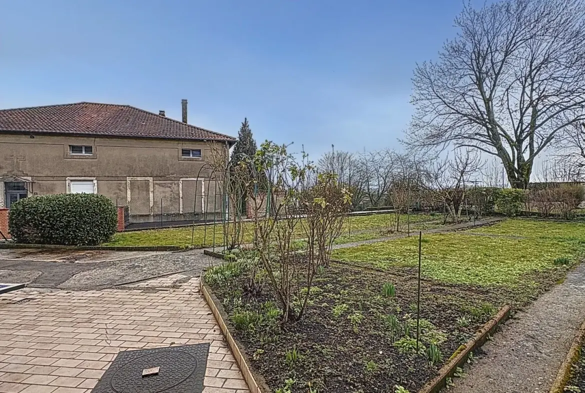 Maison à rafraîchir à Rémilly avec grand potentiel et jardin 