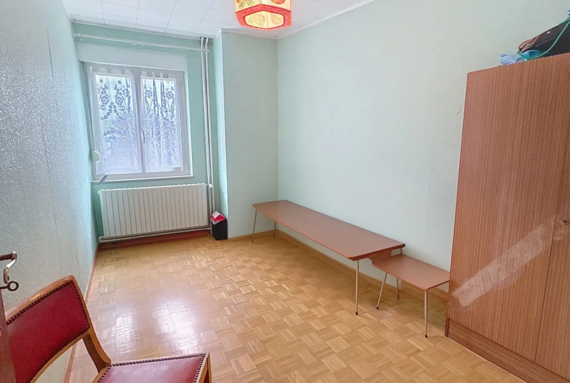 Maison à rafraîchir à Rémilly avec grand potentiel et jardin 
