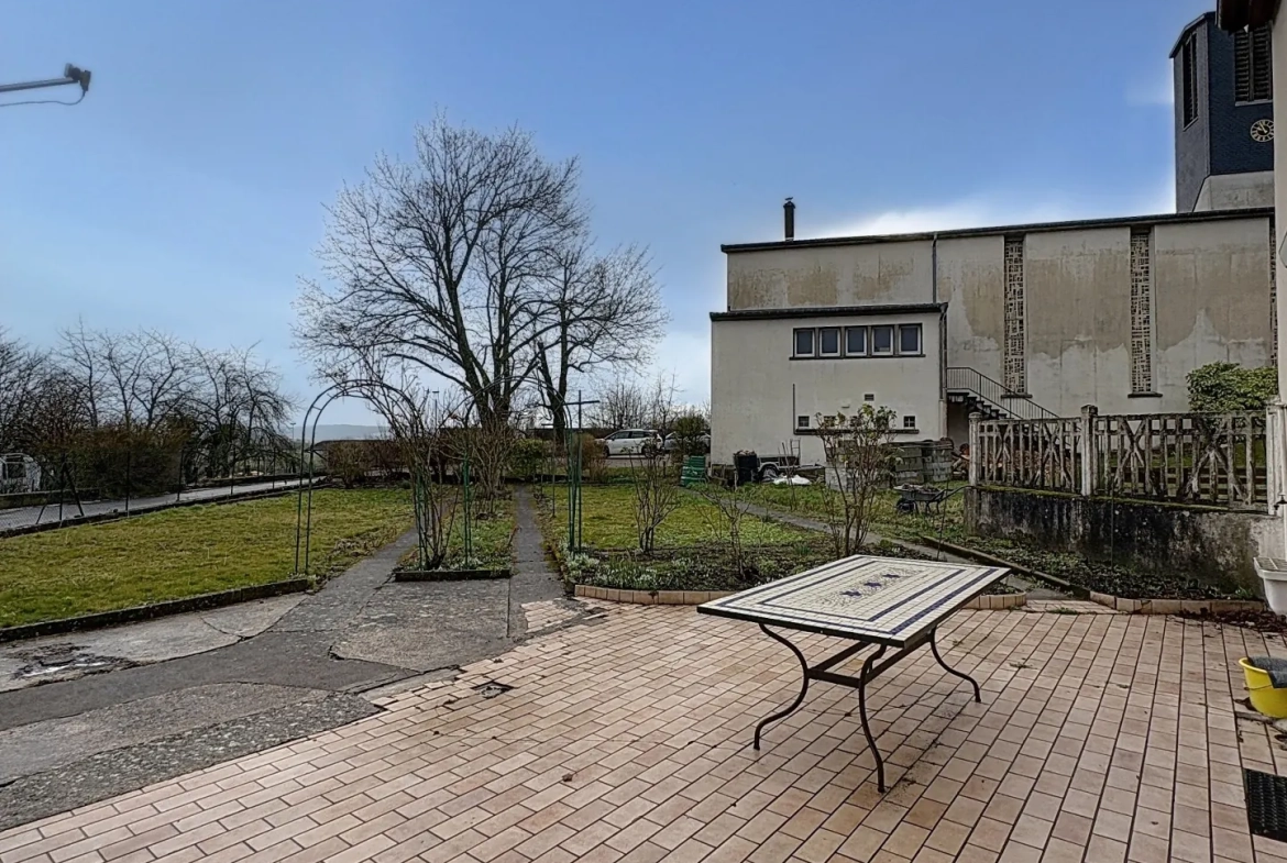 Maison à rafraîchir à Rémilly avec grand potentiel et jardin 