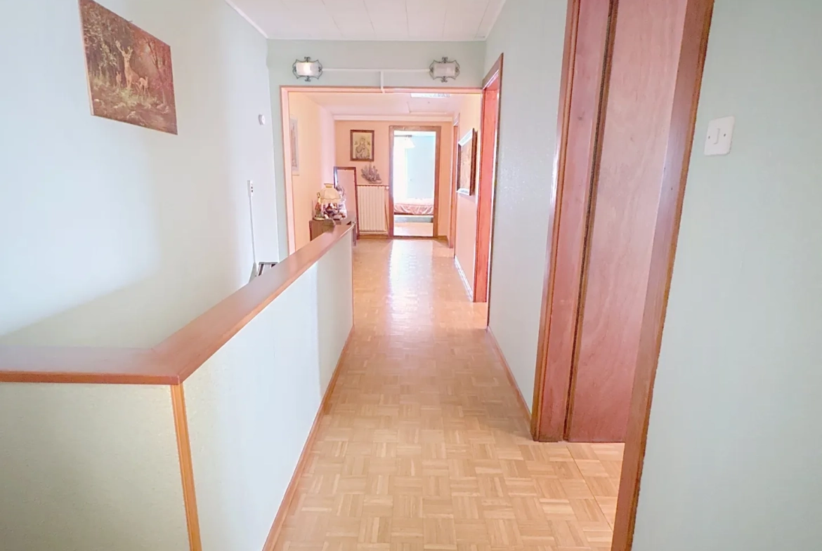 Maison à rafraîchir à Rémilly avec grand potentiel et jardin 