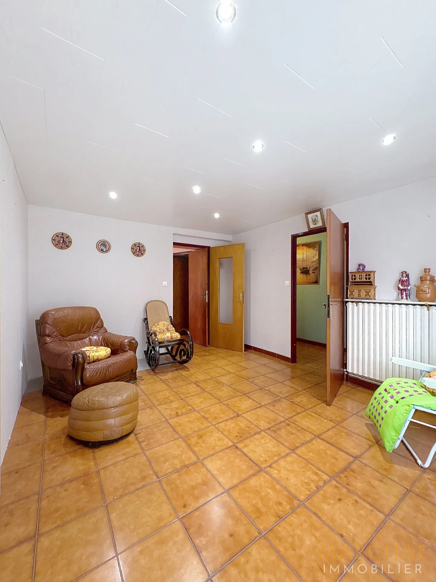 Maison à rafraîchir à Rémilly avec grand potentiel et jardin 