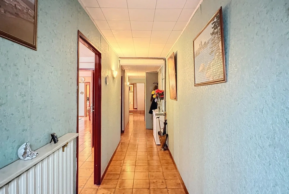 Maison à rafraîchir à Rémilly avec grand potentiel et jardin 