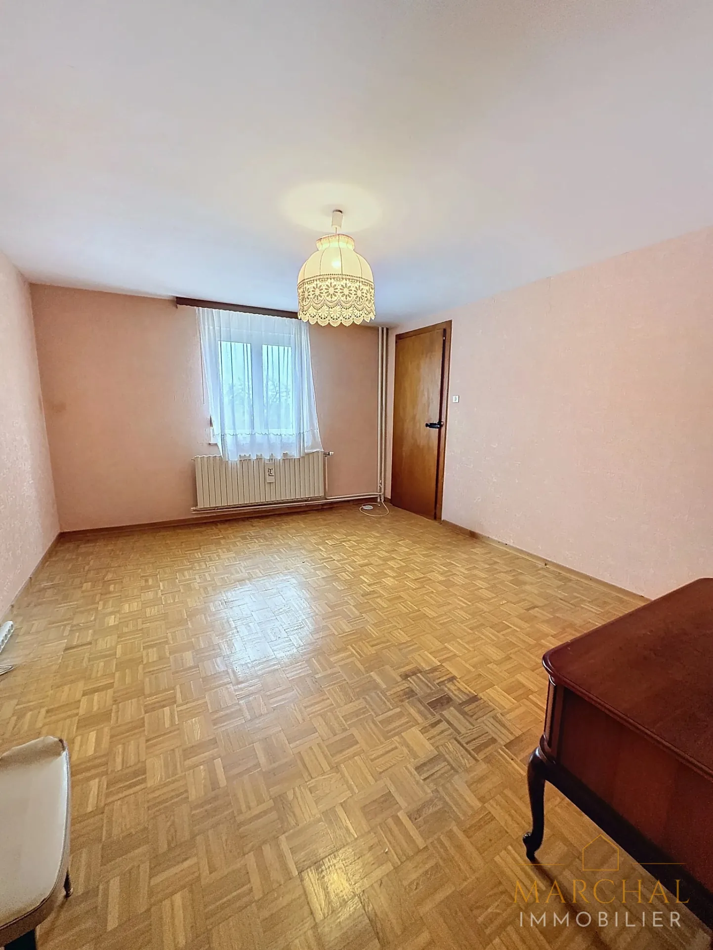 Maison à rafraîchir à Rémilly avec grand potentiel et jardin 