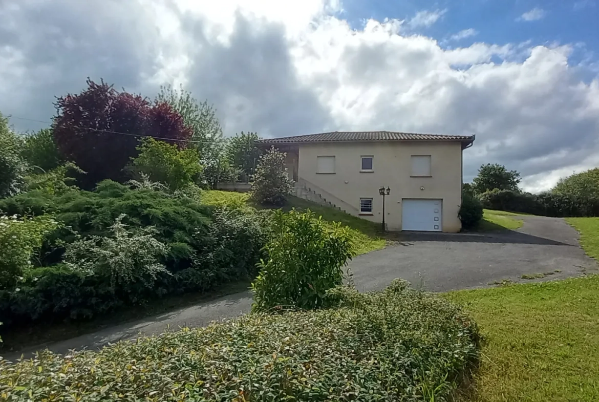 Charmante maison de 98 m² avec vue sur coteaux à Aux-Aussat 